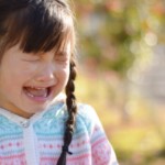 自閉症児が自傷行為をする理由とそれを止めさせる方法とは？